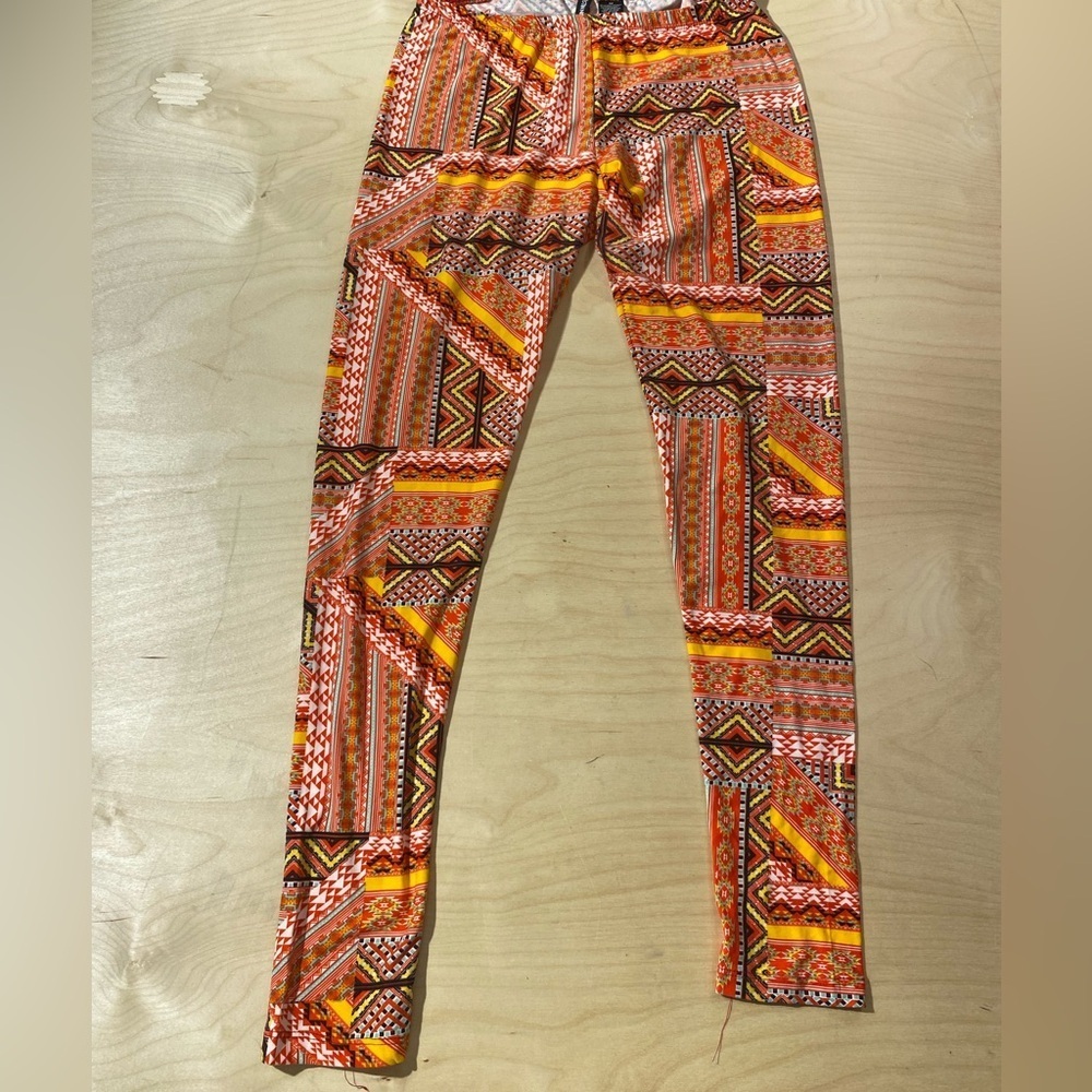 Kristan Nicole Leggings size Medium (JL)